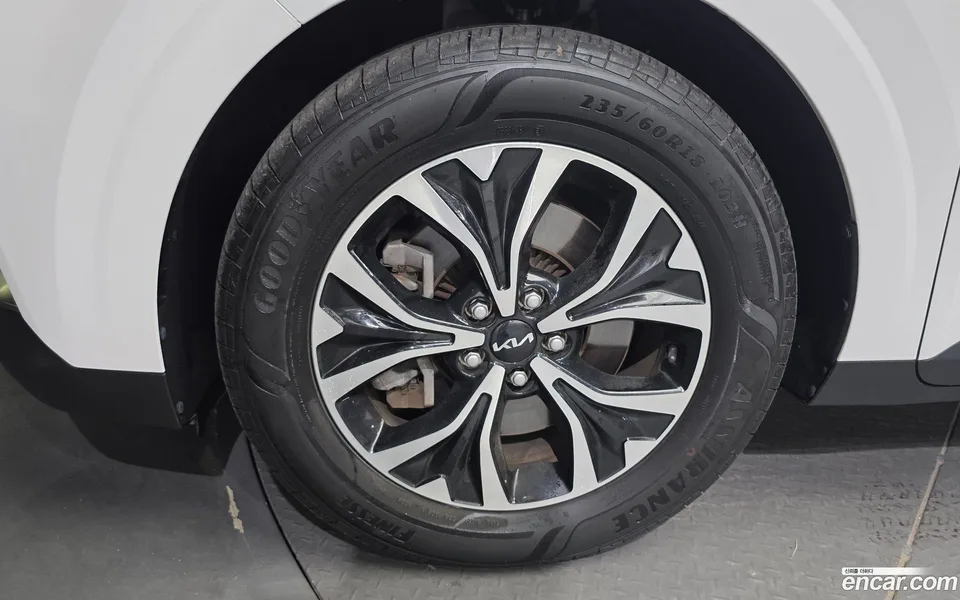 Kia Carnival 9 2022 — thumbnail 2