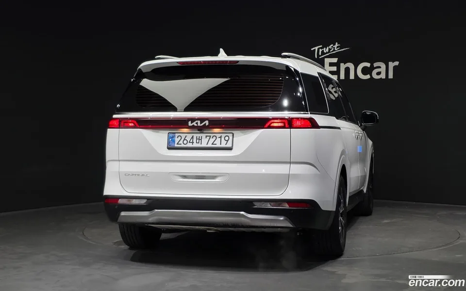 Kia Carnival 9 2022 — thumbnail 4