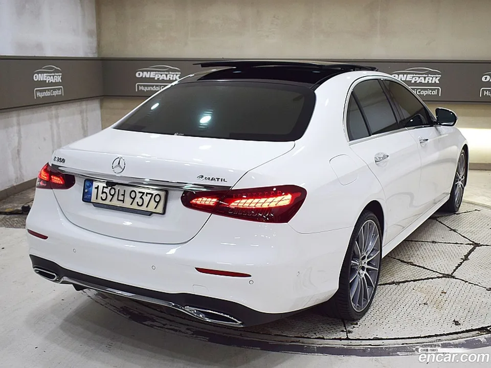 Mercedes-Benz E-Class E350 4MATIC AMG Line 2022 — thumbnail 3