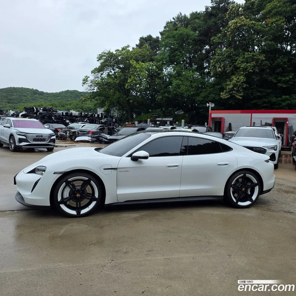 Porsche Taycan 2022 — thumbnail 3