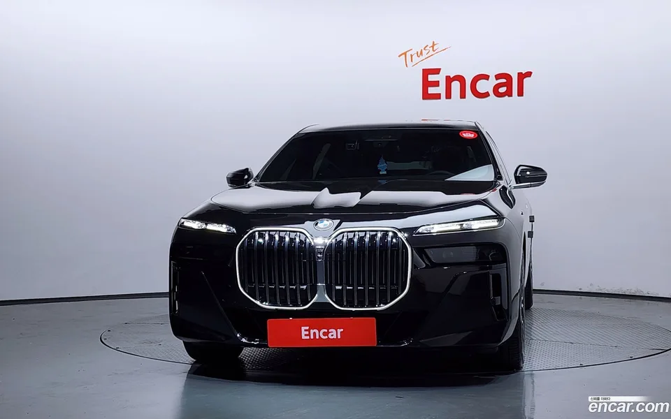 BMW 7 Series 740i sDrive M 2023 — thumbnail 3