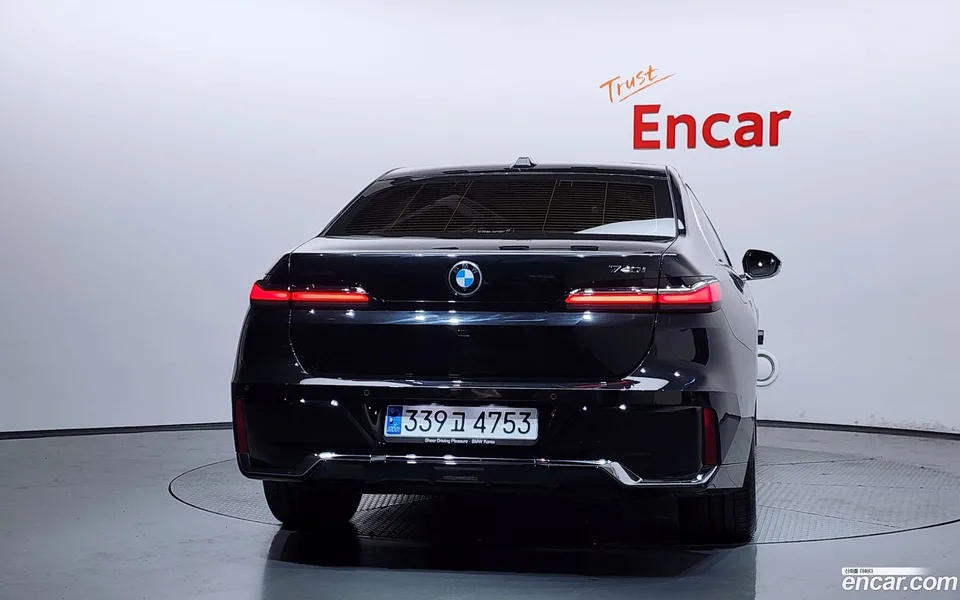 BMW 7 Series 740i sDrive M 2023 — thumbnail 4