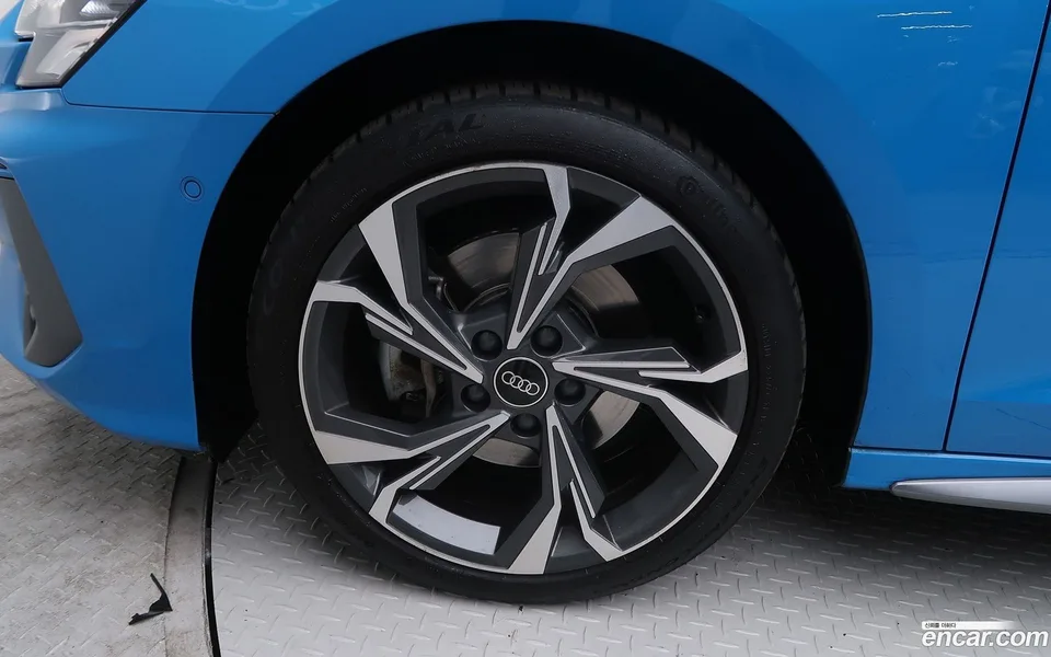 Audi A3 (8Y) 40 TFSI 2023 — thumbnail 2