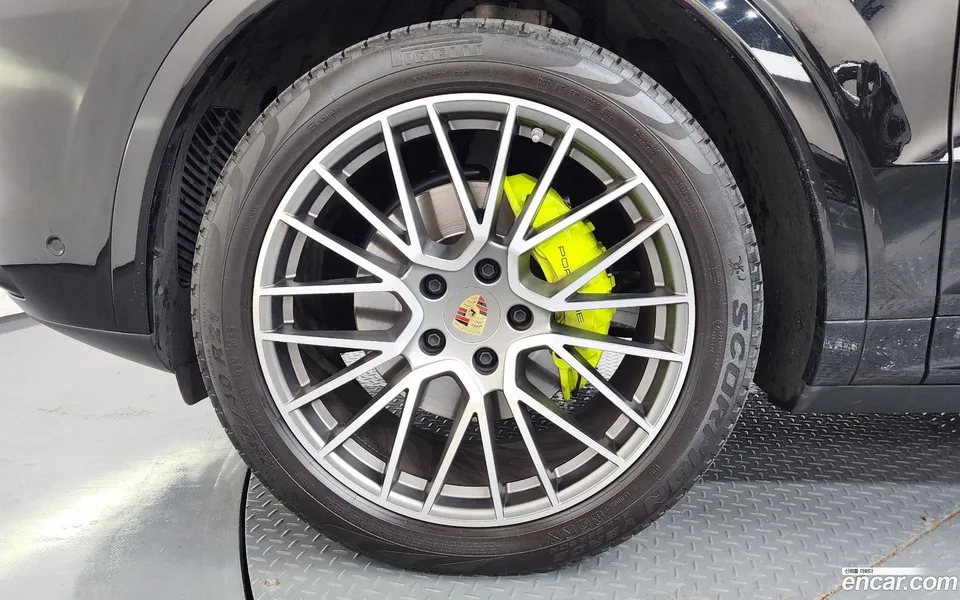 Porsche Cayenne 3.0 E- 2023 — thumbnail 5
