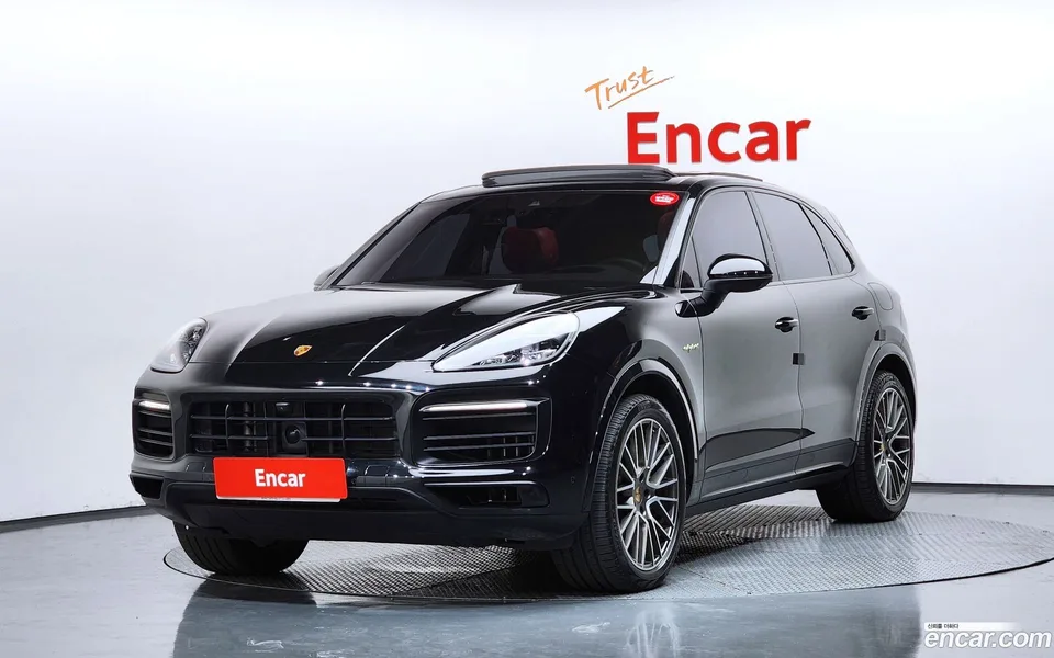 Porsche Cayenne 3.0 E- 2023 — photo 1, buy with delivery to Moscow