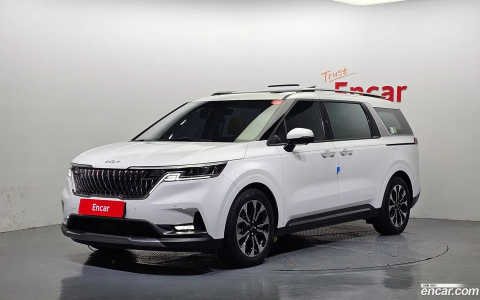 Kia Carnival 7 2023 — photo 1, buy with delivery to Moscow