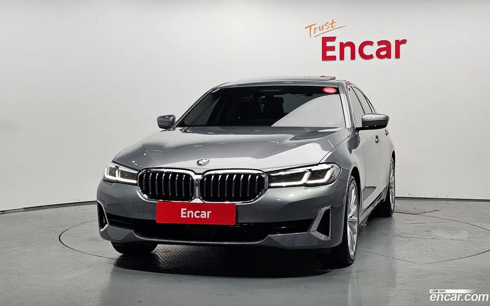 BMW 5 Series 530i xDrive 2023 — thumbnail 3