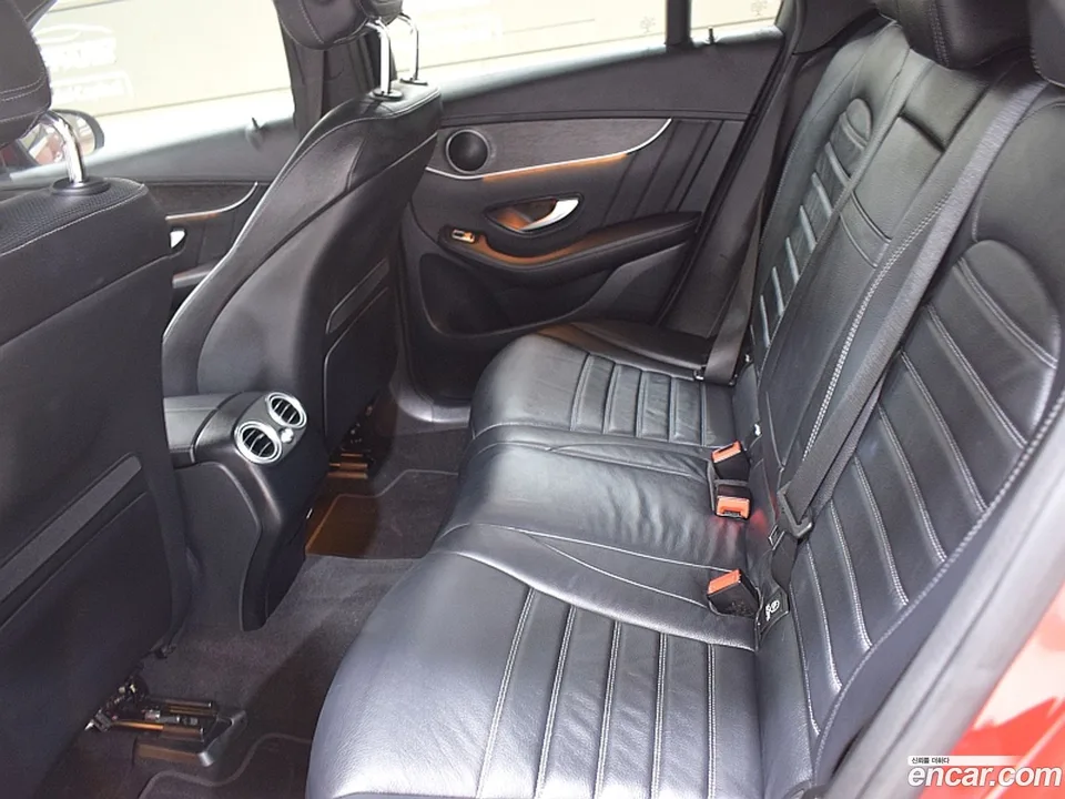 Mercedes-Benz GLC-Class GLC300 4MATIC 2022 — thumbnail 2