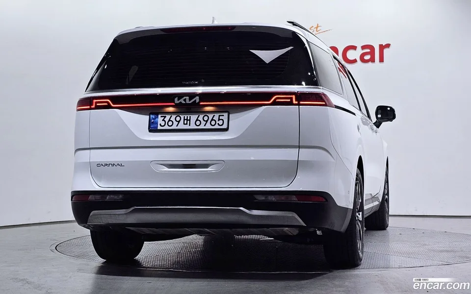 Kia Carnival 9 2023 — thumbnail 4