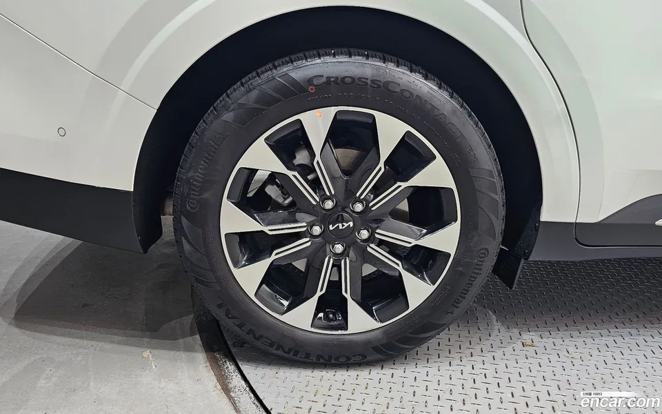 Kia Carnival 9 2023 — thumbnail 5