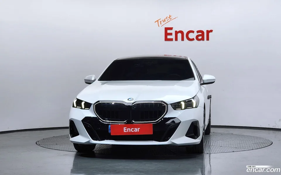 BMW 5 Series 520i 2025 — thumbnail 3