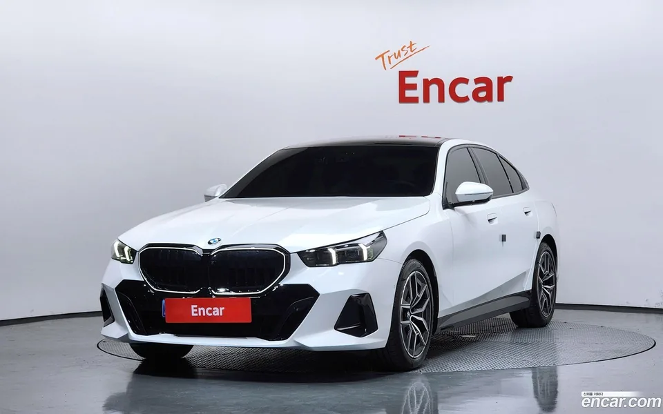 BMW 5 Series 520i 2025 — photo 1, buy with delivery to Moscow