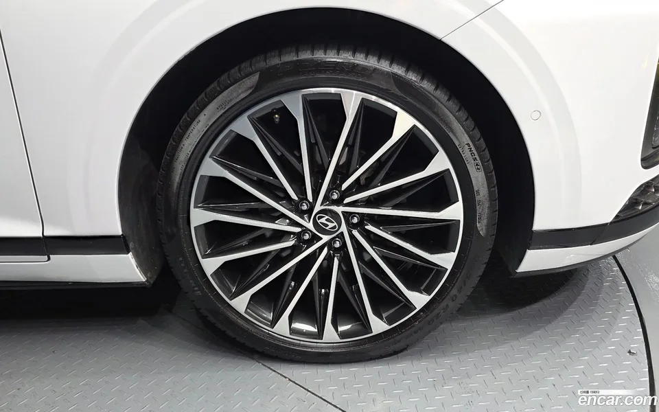 Hyundai Grandeur Hybrid 2023 — thumbnail 2