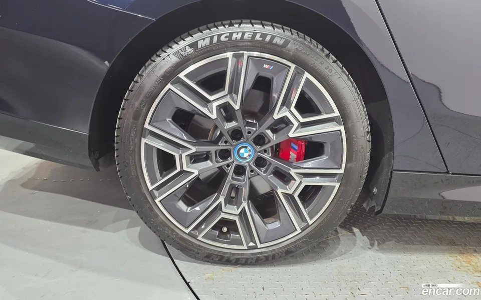 BMW i5 eDrive 40 M 2023 — thumbnail 2