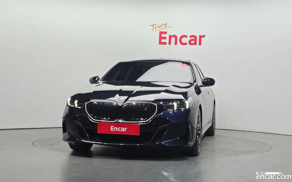 BMW i5 eDrive 40 M 2023 — thumbnail 3