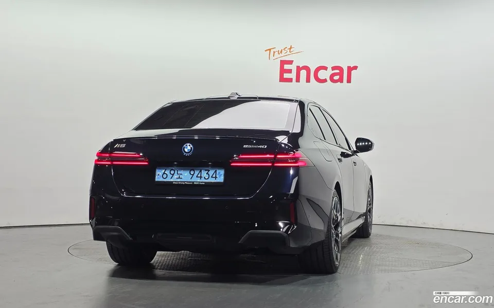 BMW i5 eDrive 40 M 2023 — thumbnail 4