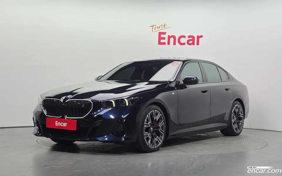 BMW i5 eDrive 40 M 2023 — photo 1, buy with delivery to Moscow