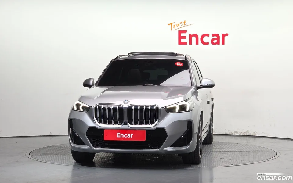 BMW X1 xDrive 20i M 2025 — thumbnail 3