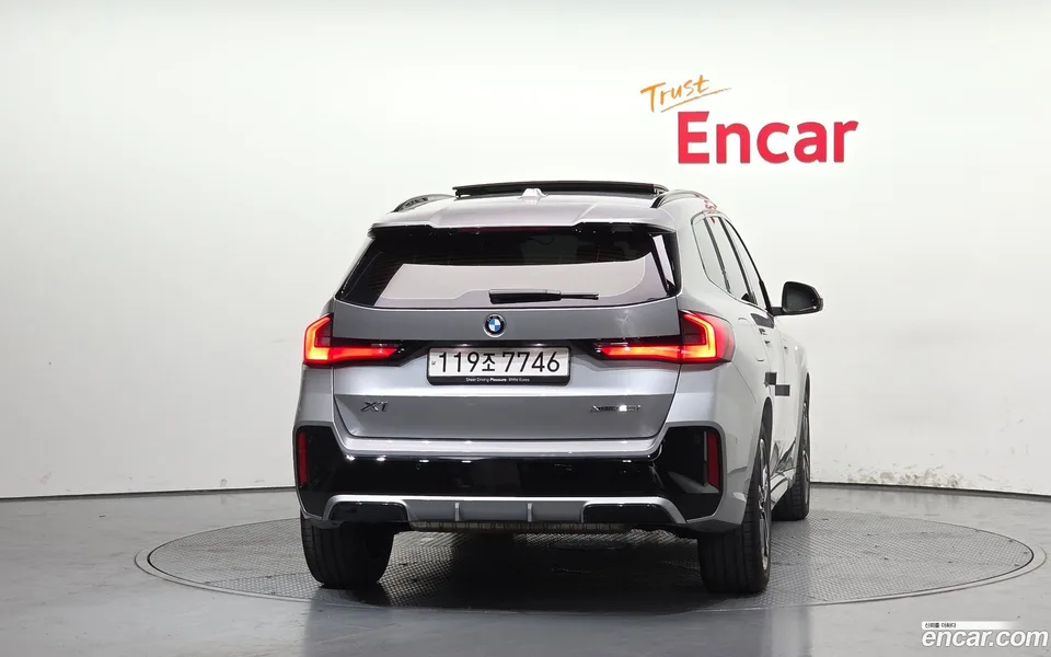 BMW X1 xDrive 20i M 2025 — thumbnail 4