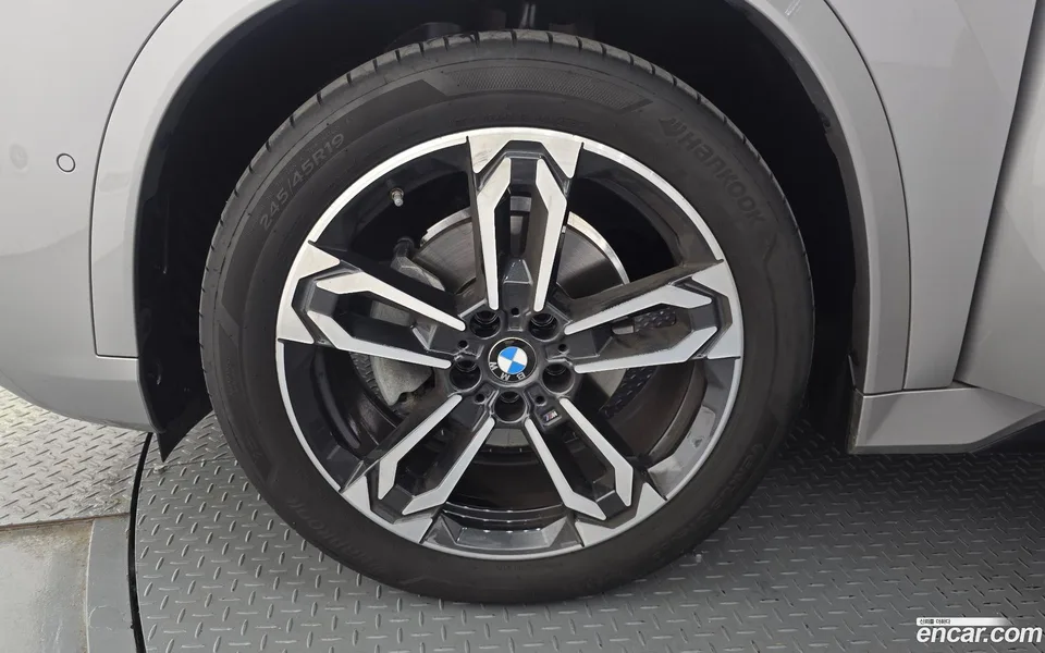 BMW X1 xDrive 20i M 2025 — thumbnail 5