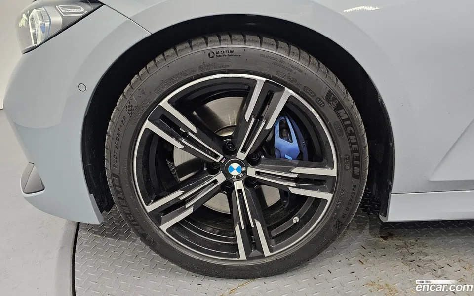 BMW 3 Series 320i M 2025 — thumbnail 5