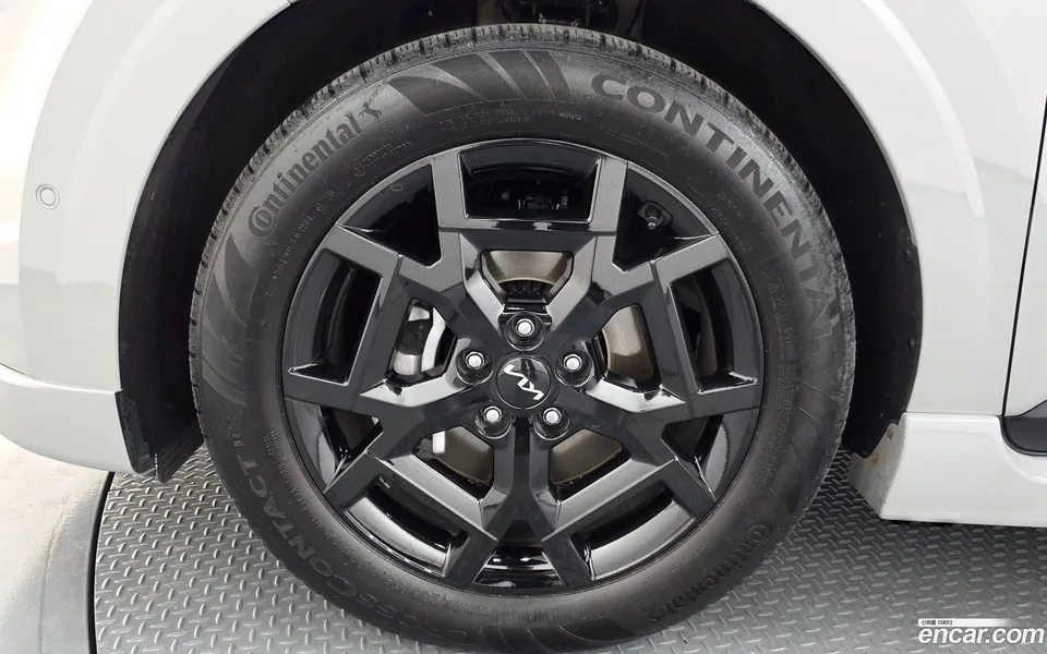 Kia Carnival HEV 9 () 2025 — thumbnail 2