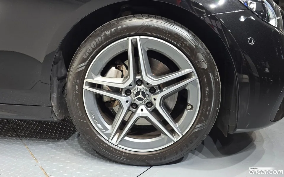 Mercedes-Benz E-Class E250 AMG Line 2022 — thumbnail 2