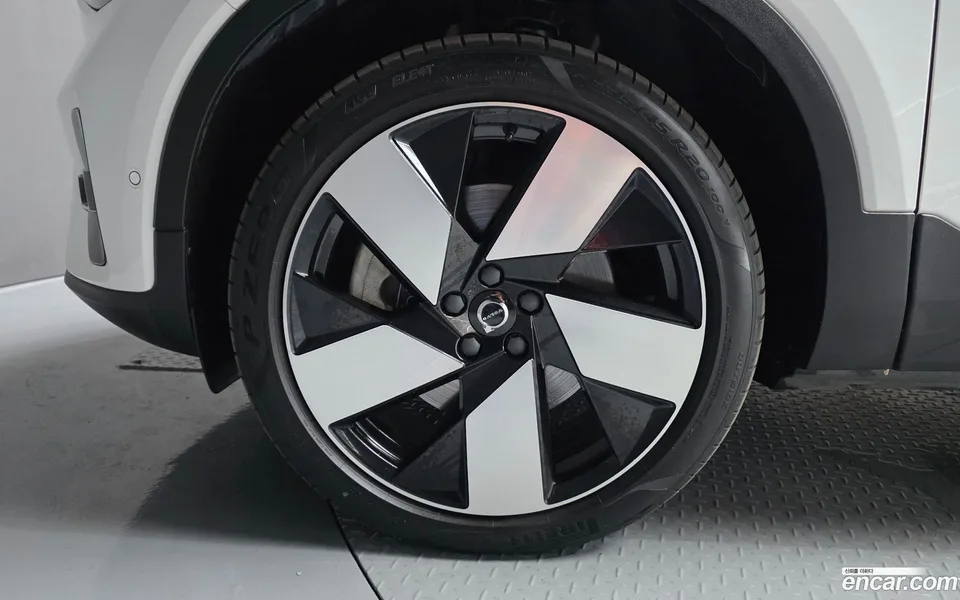 Volvo C40 Recharge 2023 — thumbnail 2