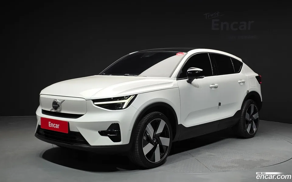 Volvo C40 Recharge 2023 — photo 1, buy with delivery to Moscow