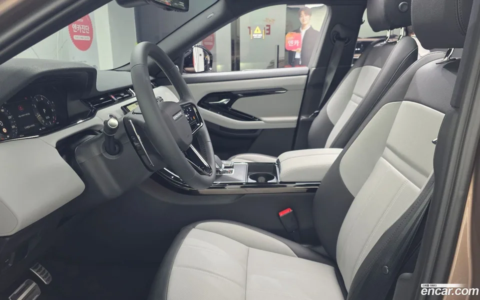 Land Rover Range Rover Evoque P250 SE 2026 — миниатюра 3