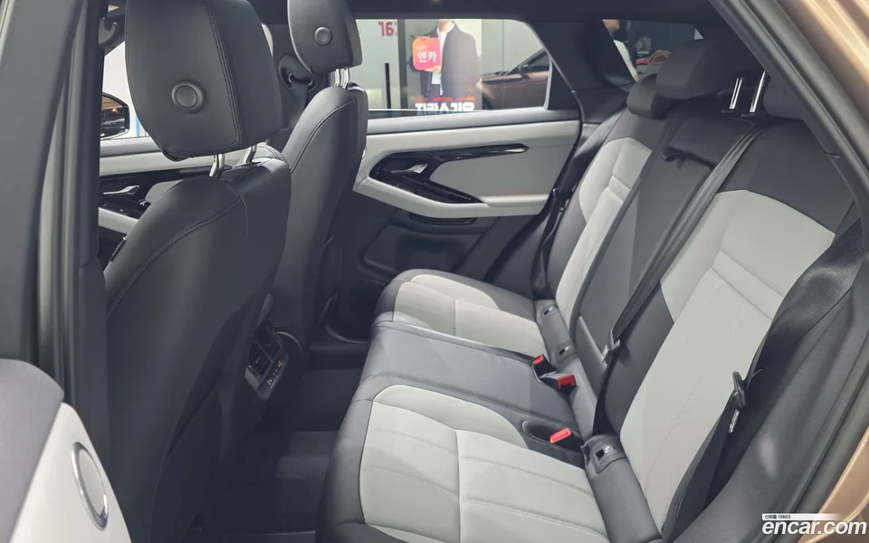 Land Rover Range Rover Evoque P250 SE 2026 — миниатюра 4
