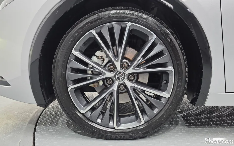 Toyota Prius 2.0 XLE AWD 2025 — thumbnail 2