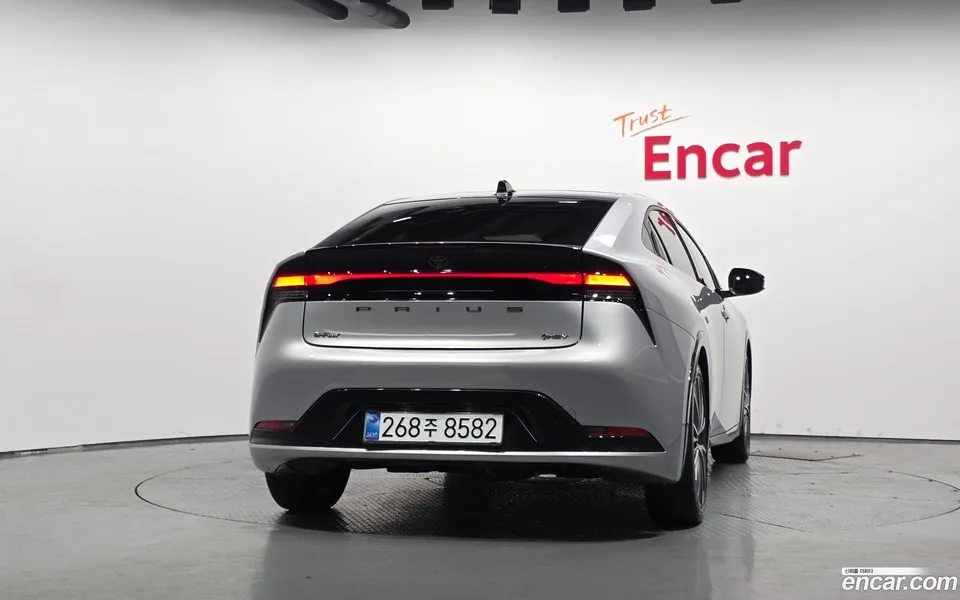 Toyota Prius 2.0 XLE AWD 2025 — thumbnail 4