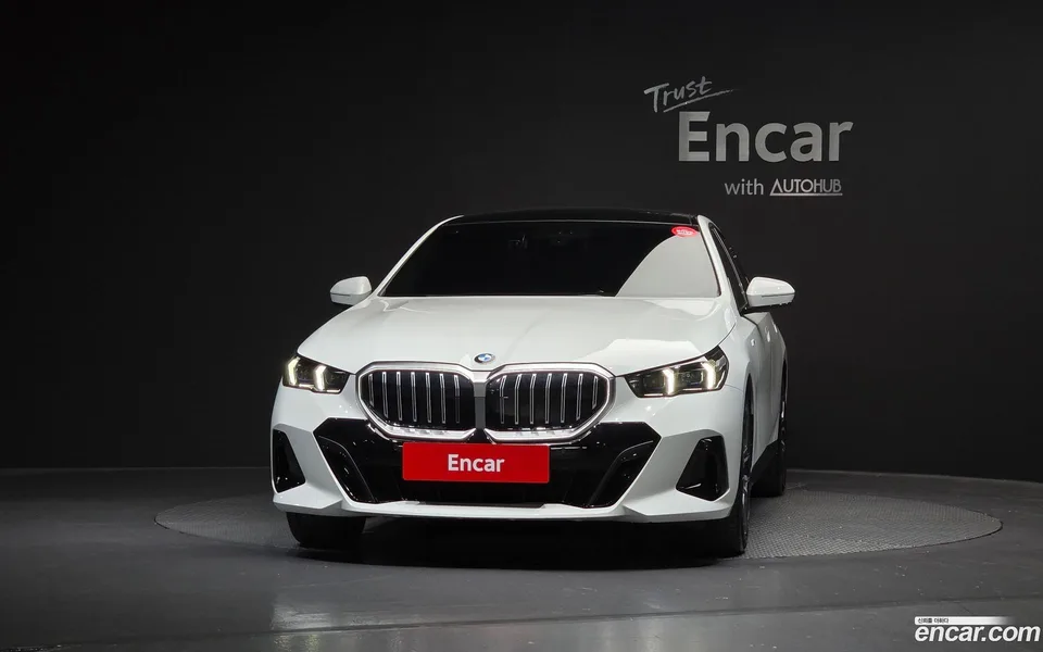BMW 5 Series 520i M 2024 — thumbnail 3