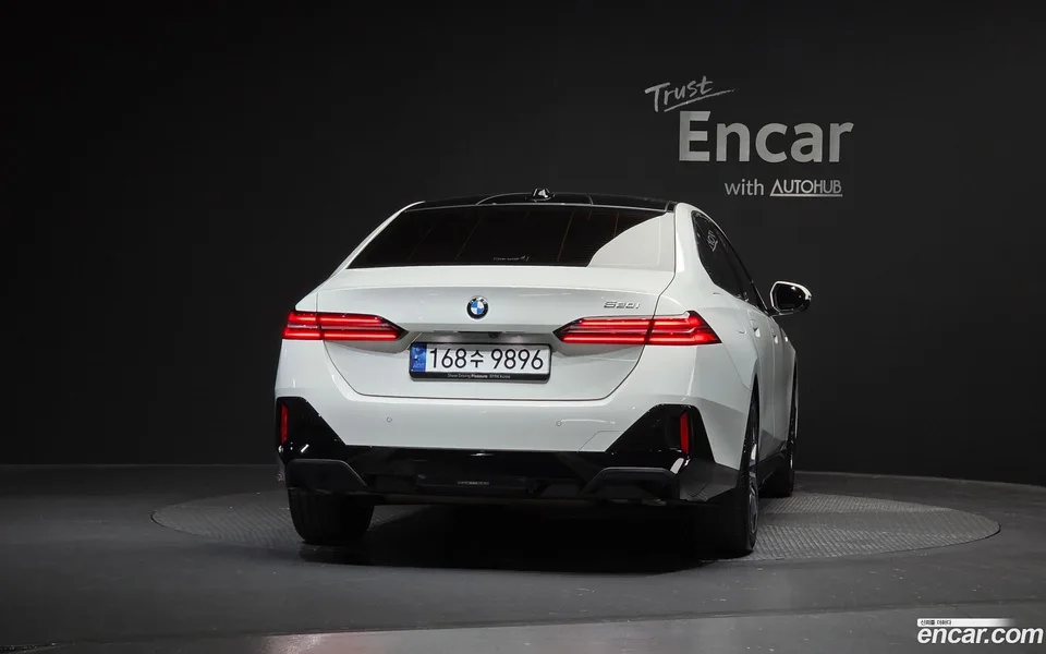 BMW 5 Series 520i M 2024 — thumbnail 4