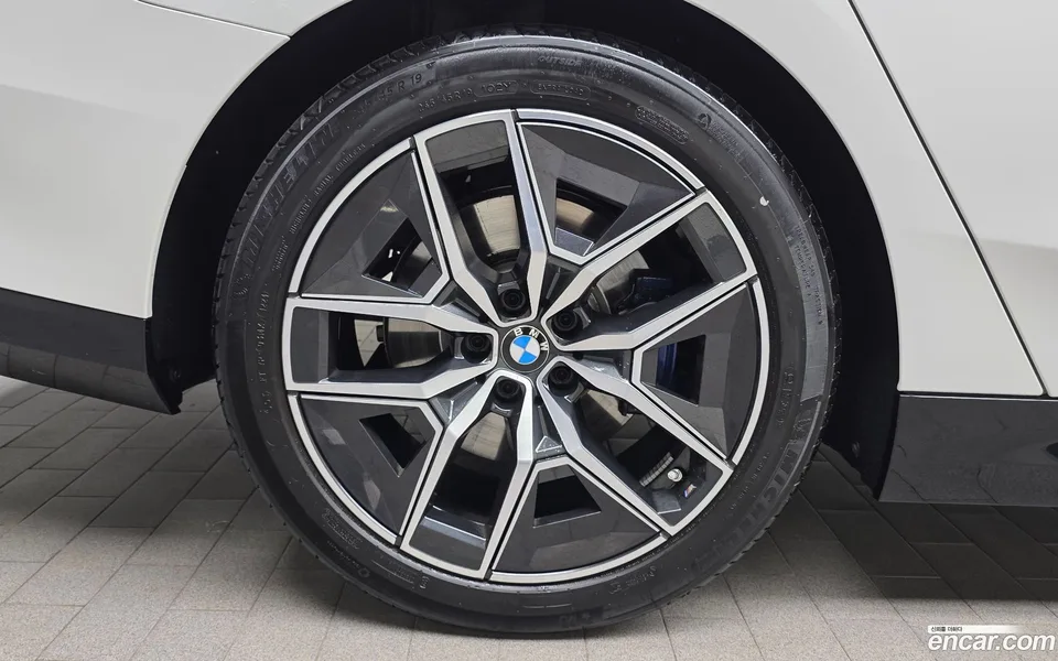 BMW 5 Series 520i M 2024 — thumbnail 5