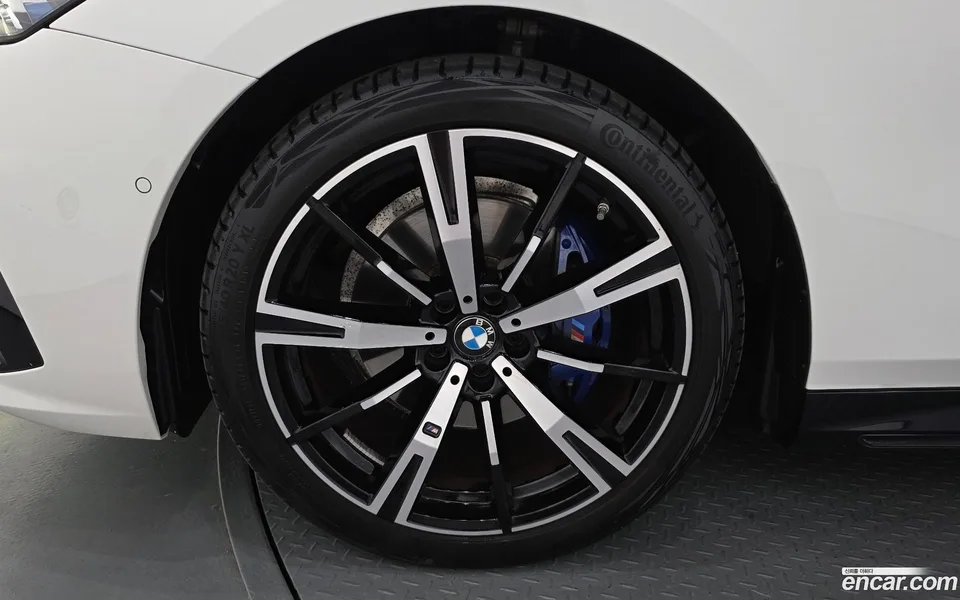 BMW 5 Series 530i xDrive M 2025 — thumbnail 5