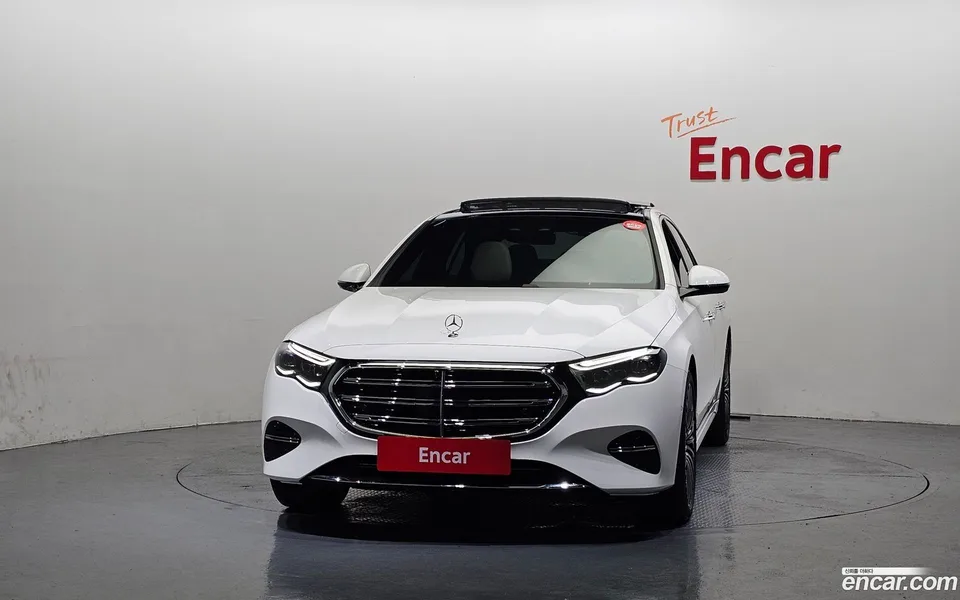 Mercedes-Benz E-Class E450 4MATIC 2025 — thumbnail 3