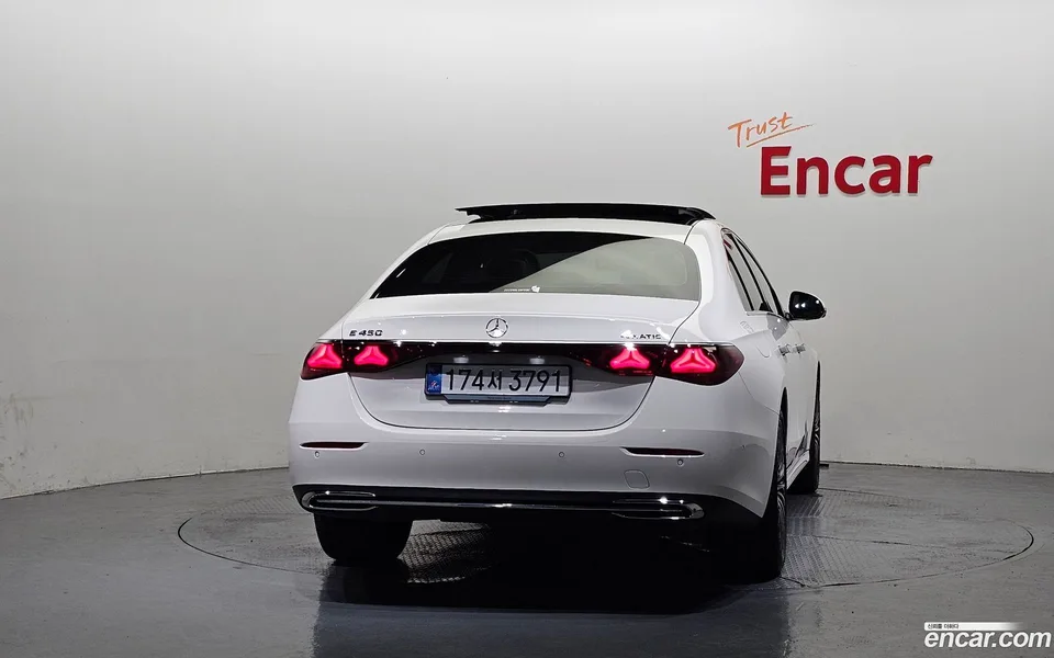Mercedes-Benz E-Class E450 4MATIC 2025 — thumbnail 4