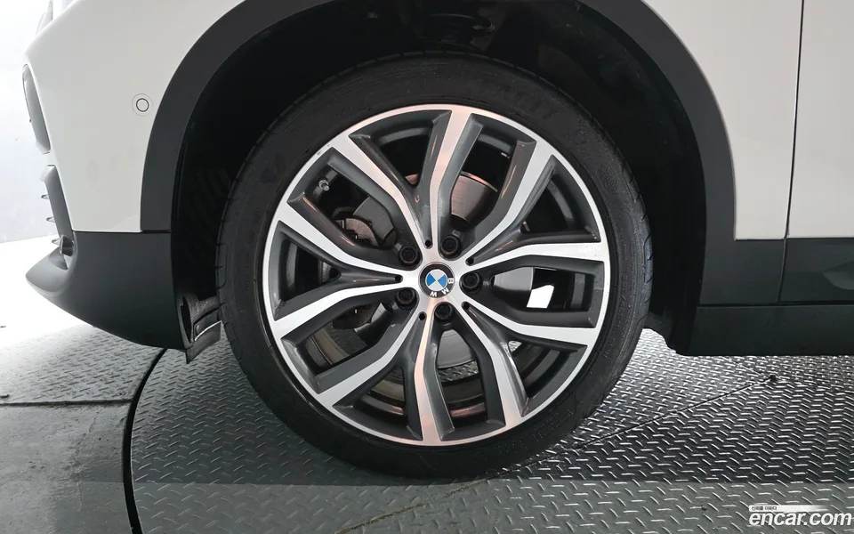 BMW X2 xDrive20i 2022 — thumbnail 2