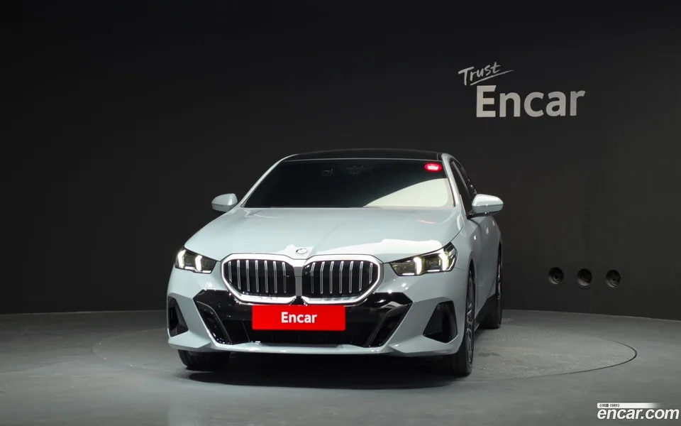 BMW 5 Series 520i M 2024 — thumbnail 3