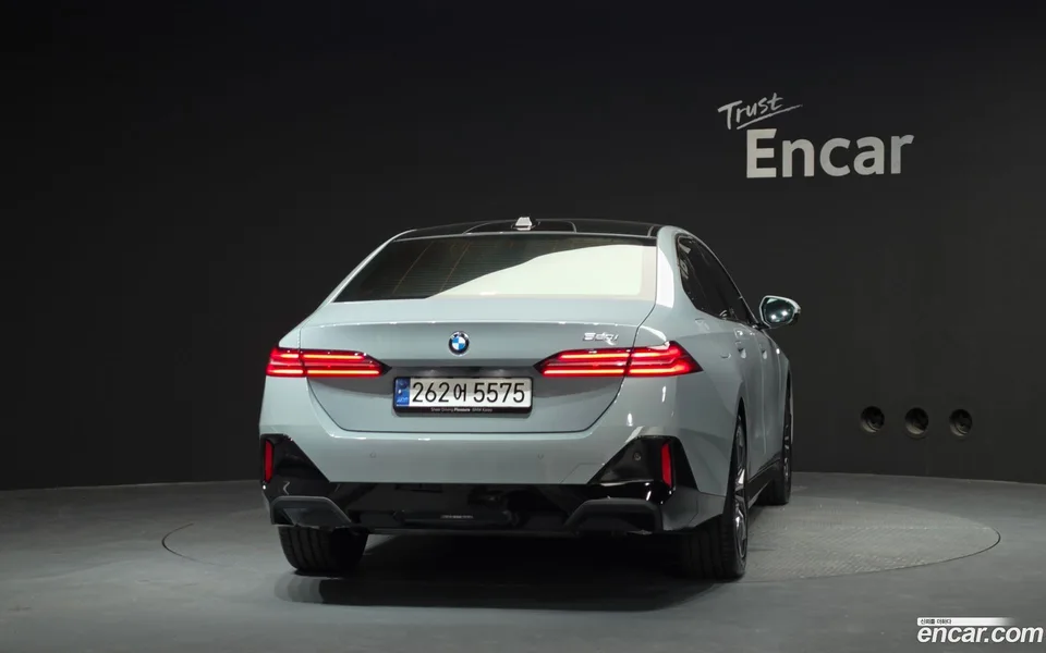 BMW 5 Series 520i M 2024 — thumbnail 4