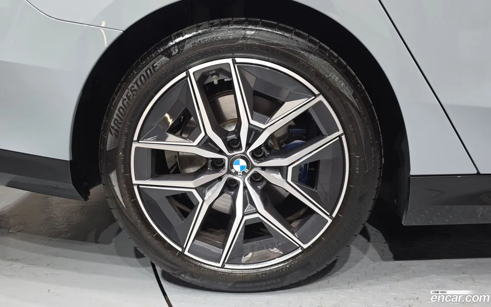BMW 5 Series 520i M 2024 — thumbnail 5