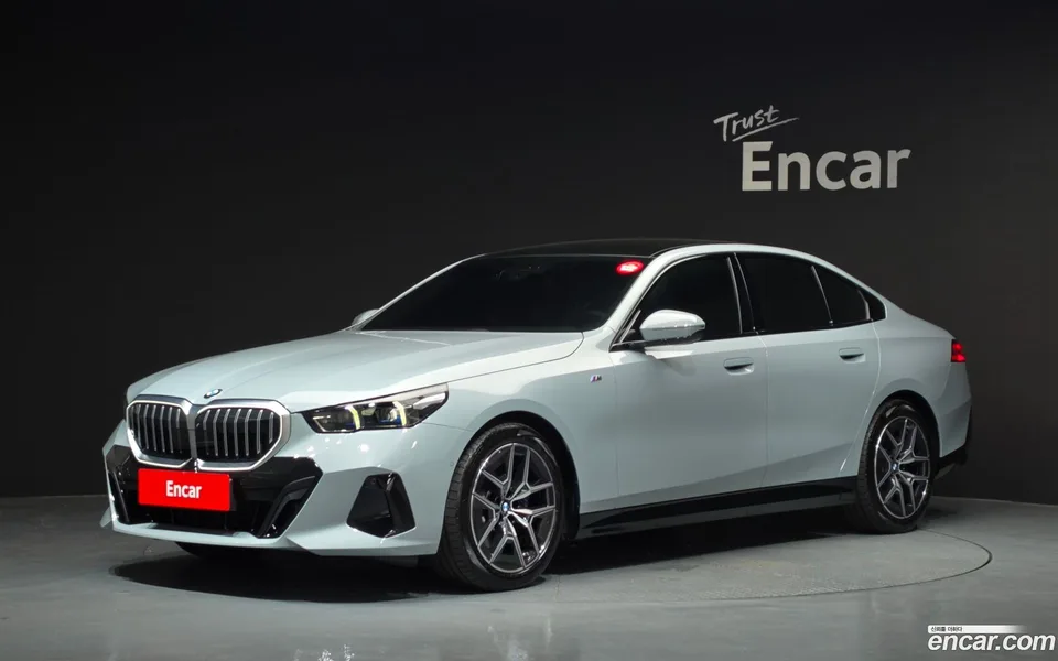 BMW 5 Series 520i M 2024 — photo 1, buy with delivery to Moscow