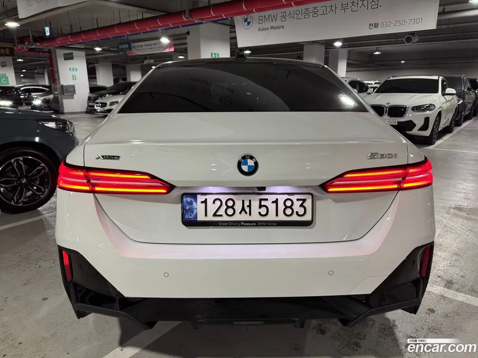 BMW 5 Series 530i xDrive M 2023 — thumbnail 4