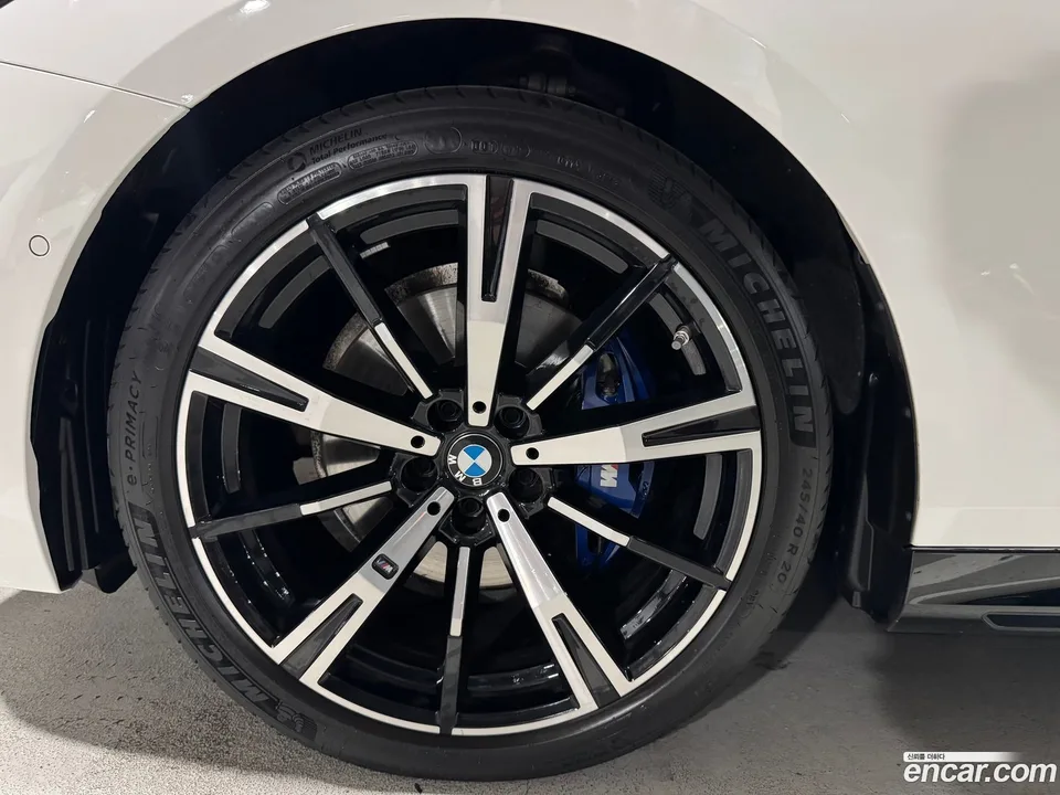 BMW 5 Series 530i xDrive M 2023 — thumbnail 5