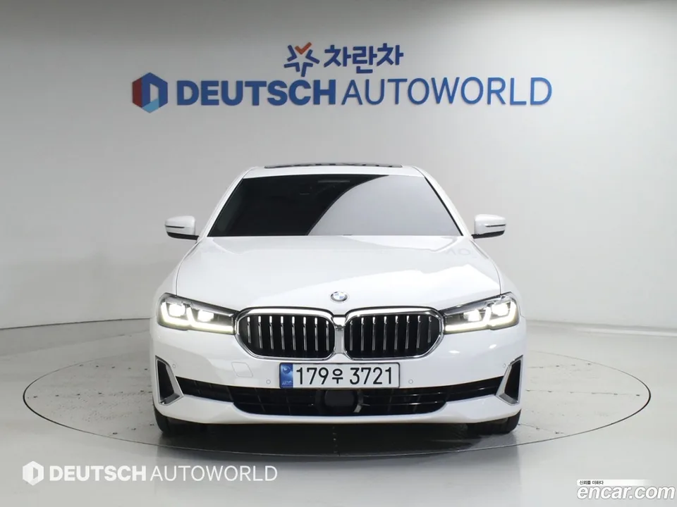 BMW 5 Series 530i xDrive 2022 — thumbnail 3