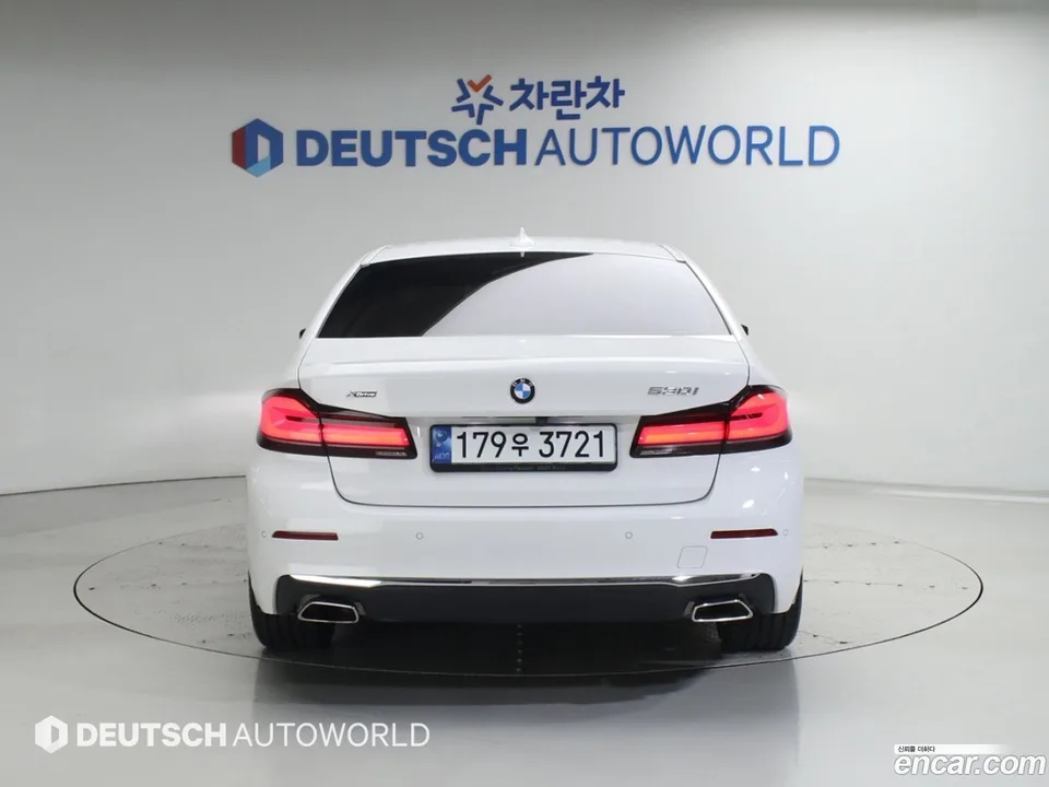 BMW 5 Series 530i xDrive 2022 — thumbnail 4