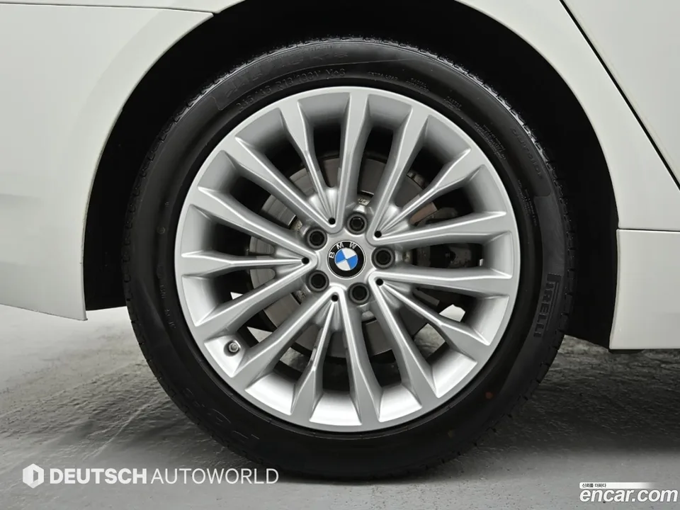 BMW 5 Series 530i xDrive 2022 — thumbnail 5