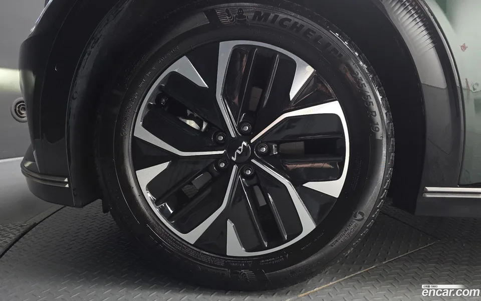 Kia EV6 2023 — thumbnail 2